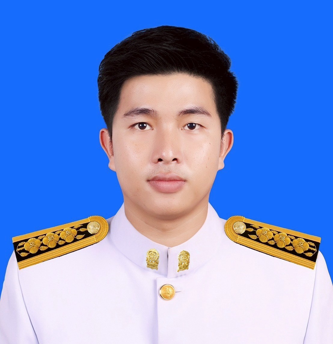 นายภคนันท์ ภูทอง